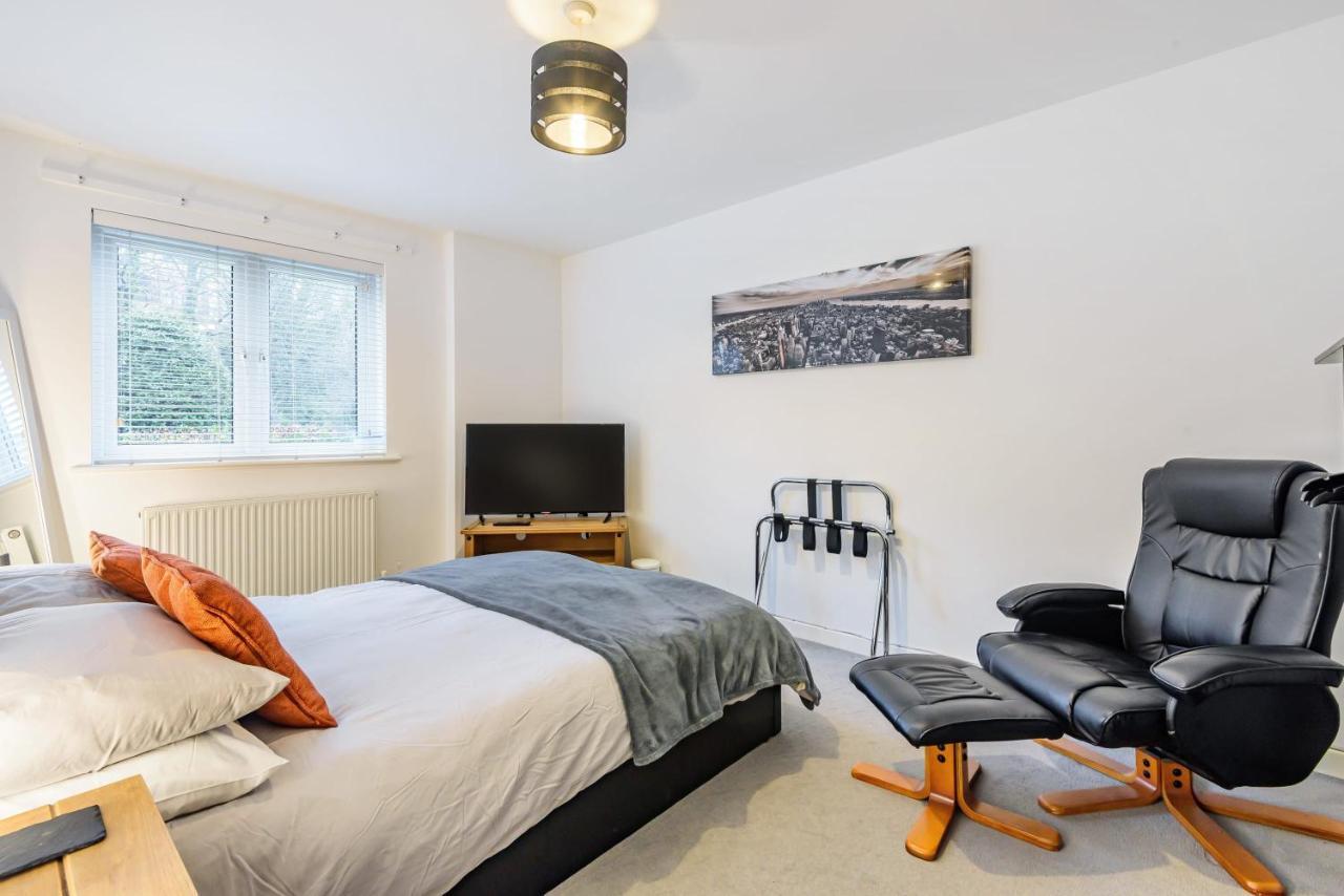 Stylish 2 Bedroom Apartment, Central Exeter, Parking On Site 외부 사진