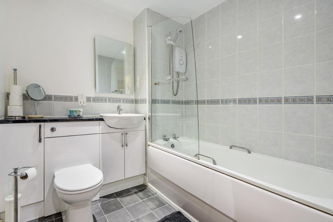 Stylish 2 Bedroom Apartment, Central Exeter, Parking On Site 외부 사진