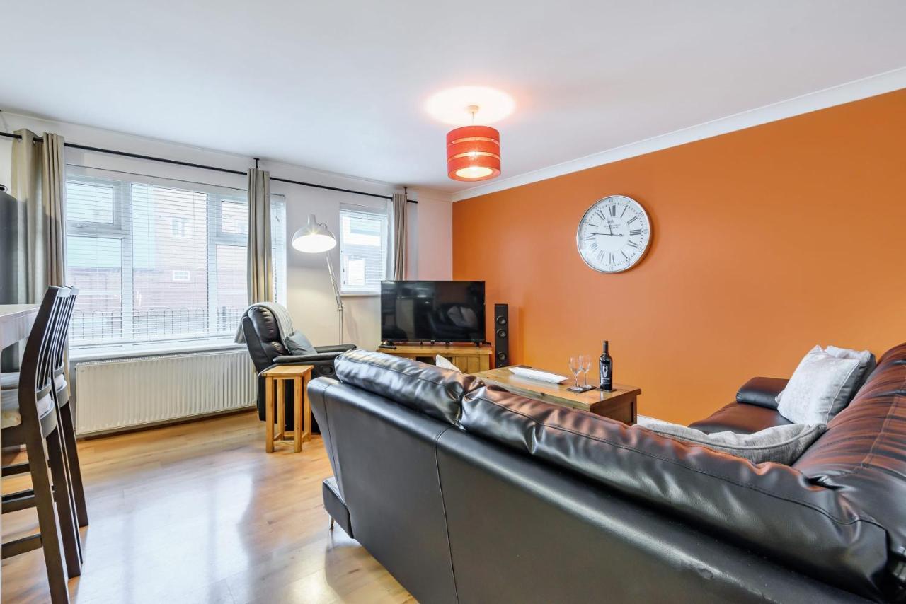 Stylish 2 Bedroom Apartment, Central Exeter, Parking On Site 외부 사진