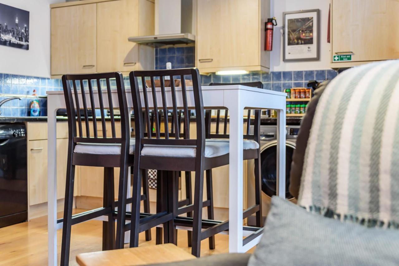 Stylish 2 Bedroom Apartment, Central Exeter, Parking On Site 외부 사진