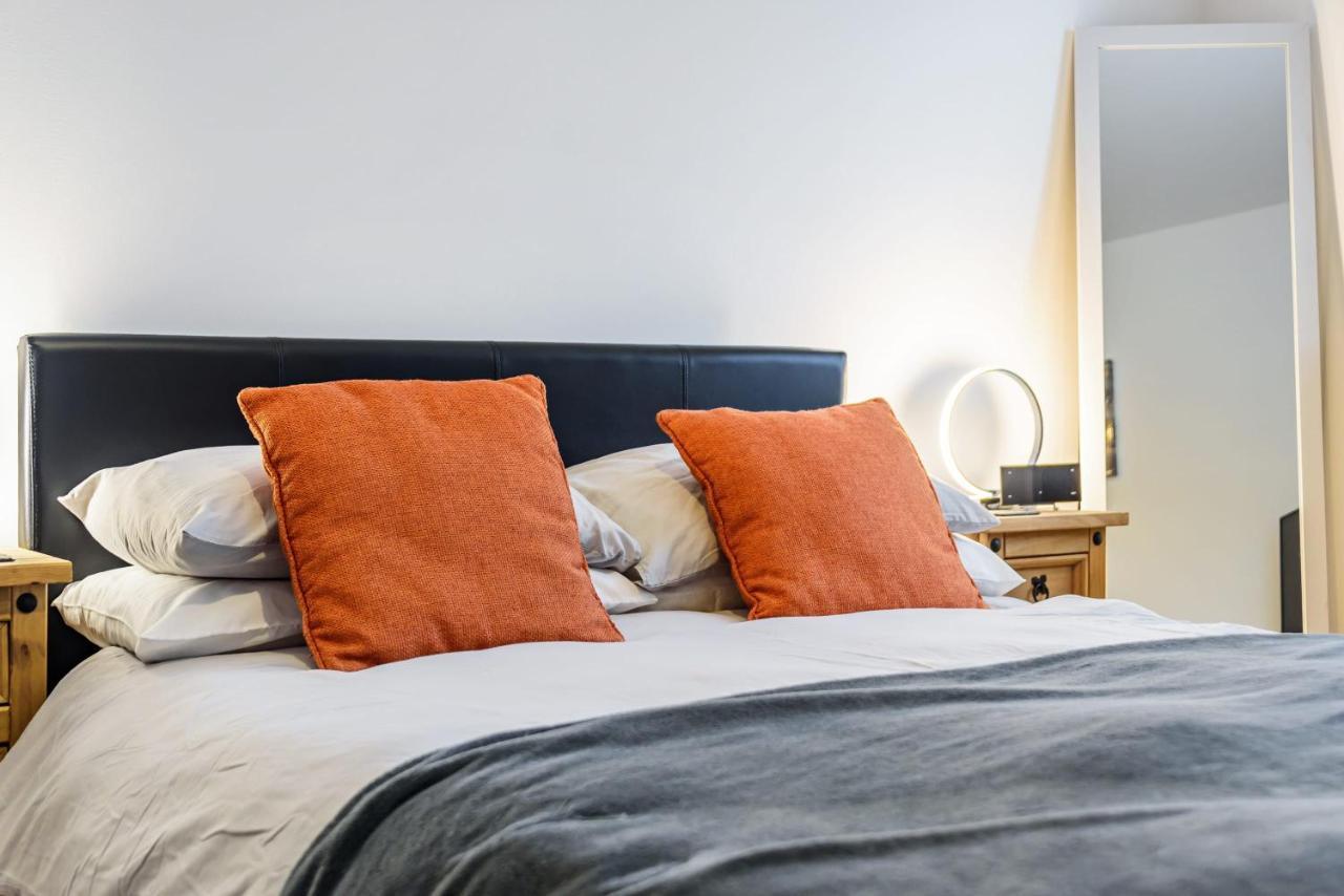 Stylish 2 Bedroom Apartment, Central Exeter, Parking On Site 외부 사진