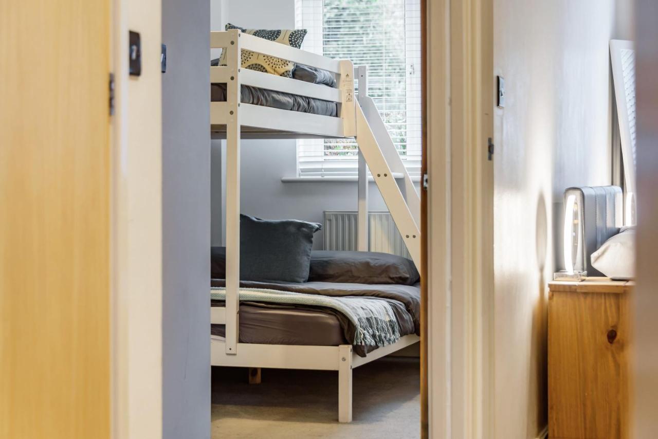 Stylish 2 Bedroom Apartment, Central Exeter, Parking On Site 외부 사진