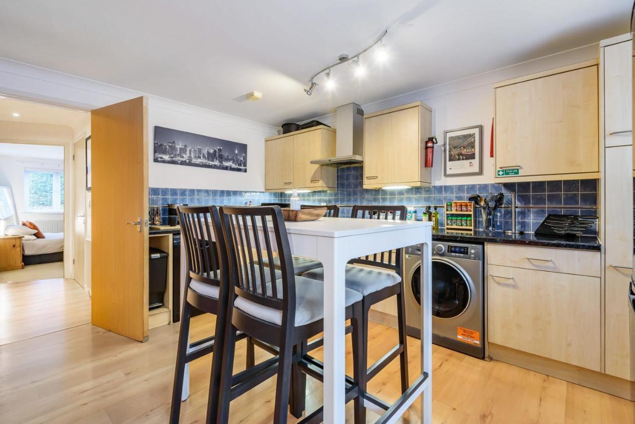 Stylish 2 Bedroom Apartment, Central Exeter, Parking On Site 외부 사진