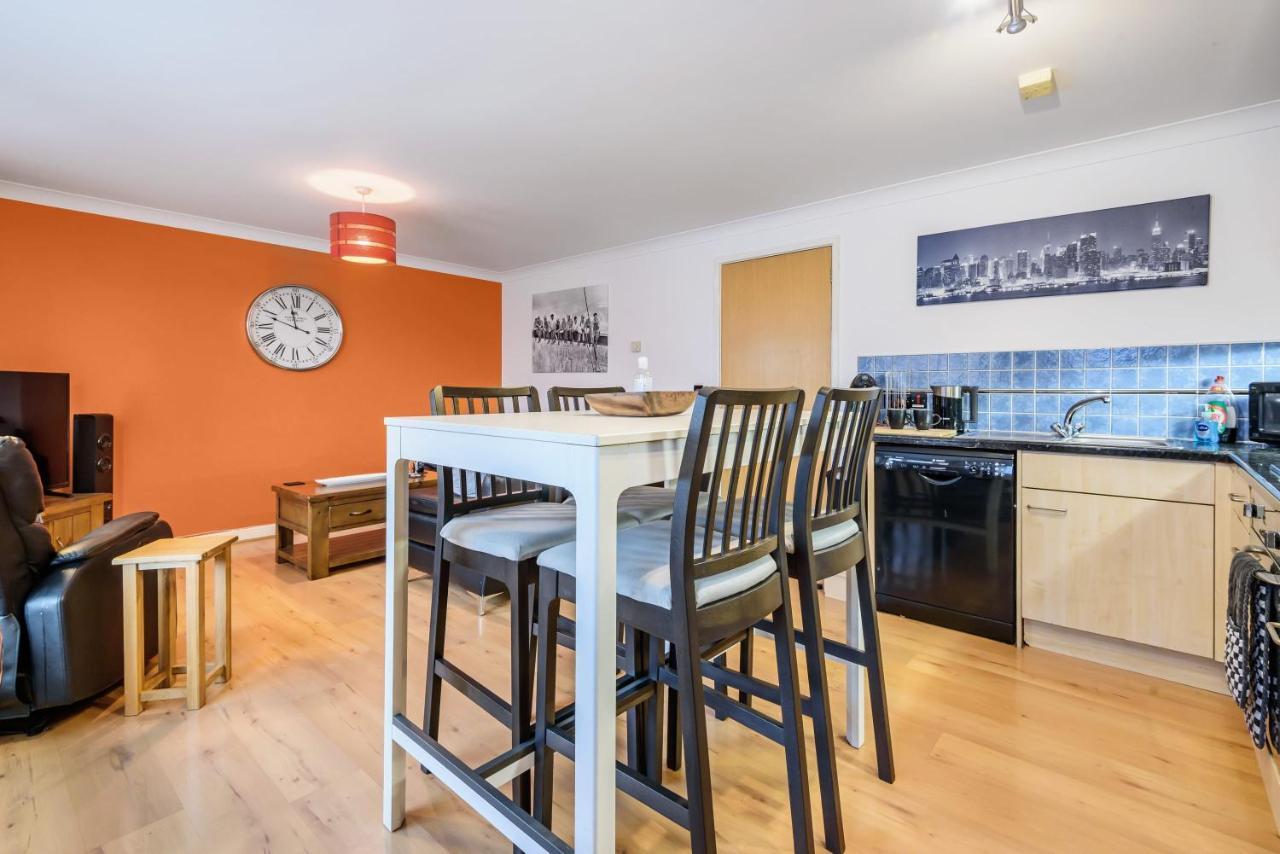 Stylish 2 Bedroom Apartment, Central Exeter, Parking On Site 외부 사진