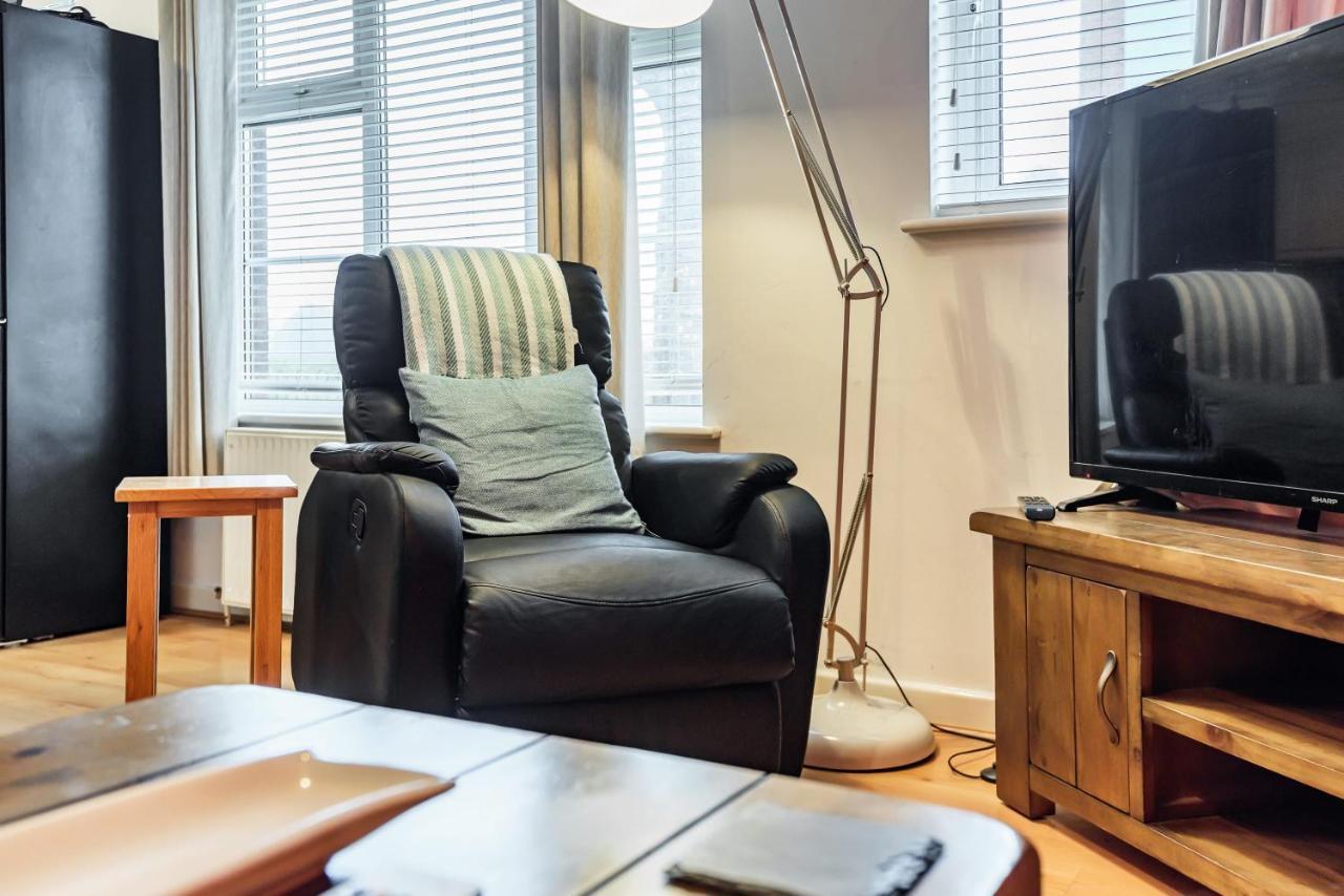 Stylish 2 Bedroom Apartment, Central Exeter, Parking On Site 외부 사진